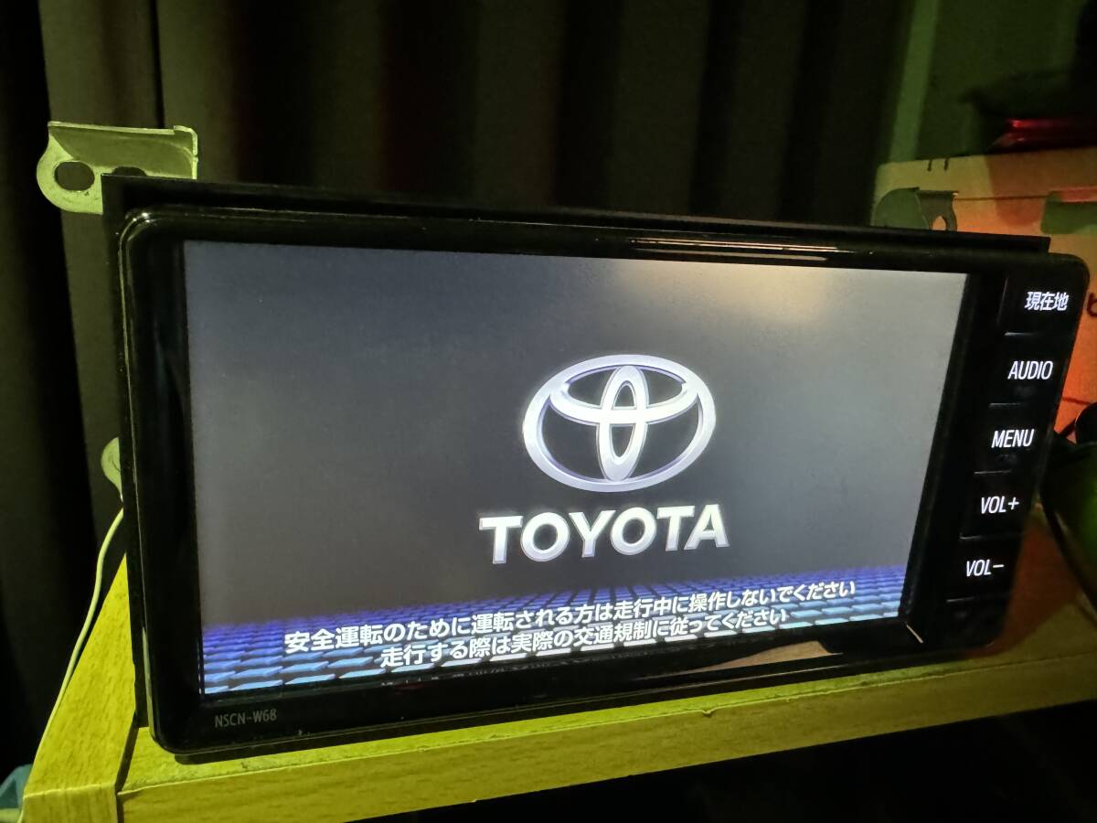 T09 トヨタ純正SDナビ NSCN-W68 08605-00B60 2023年製(地図2023年秋 ワンセグ・CD FM/AM AUX Bluetooth Panasonic製 本体のみ