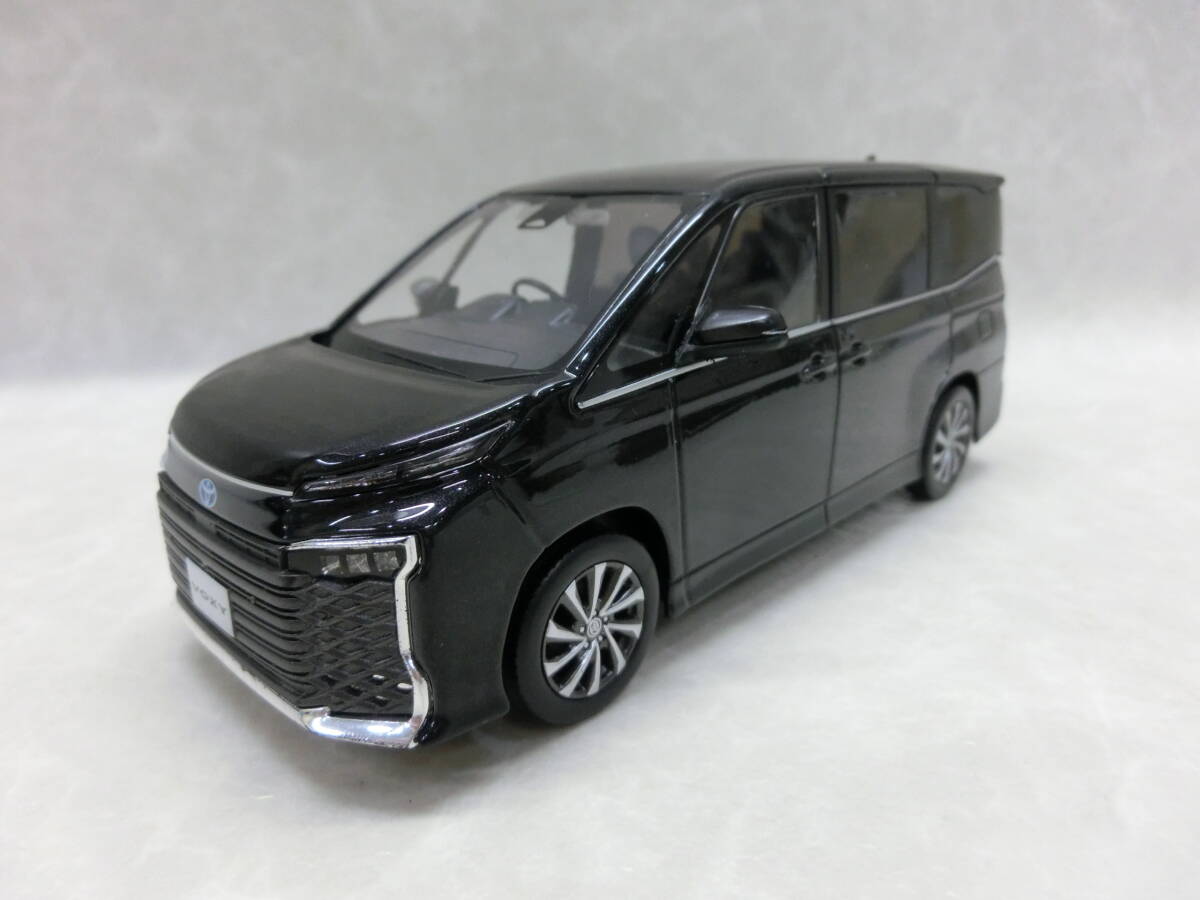 Amazon | ミニカー ヴォクシー ミニカー 1/30 ブラック 202 黒 カラーサンプル 色見本 非売品 80系 ZS 前期 VOXY |  ミニカー・ダイキャストカー | ホビー