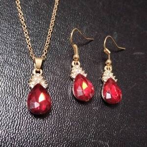 新品未使用 ネックレス ピアス セット ゴールド チェーン 赤 レッド クリスタル レディース 韓国 キラキラ 綺麗 ラインストーン #D165-3