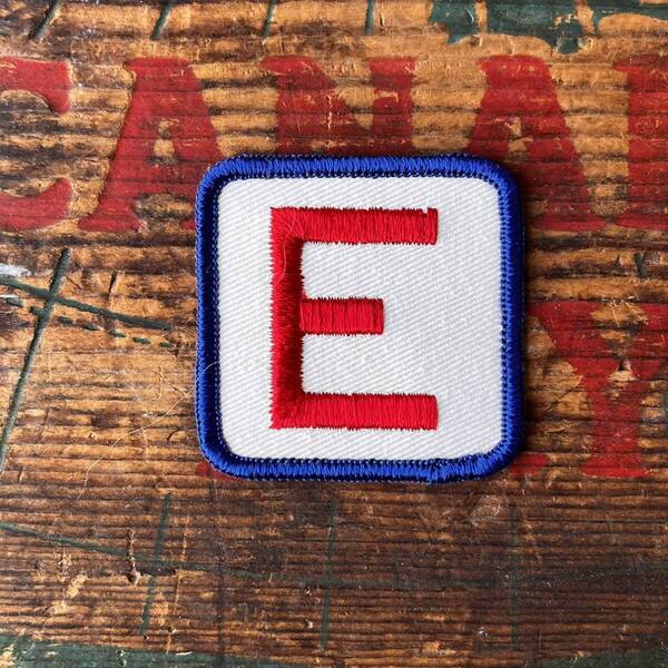 【USA vintage】アルファベット ワッペン E alphabet 刺繍ワッペン アメリカ ビンテージ