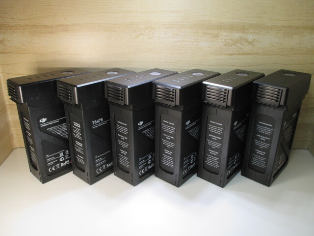 中古美品 DJI MATRICE 600 PRO 用 TB48S ×12本 バッテリーと 中古美品 DJI MATRICE 600 PRO 用 TB48S ×12本 バッテリーと