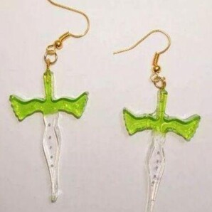※ハンドメイド※ レジン 洋剣型銀色ブリオンの耳飾り ツイステッドワンダーランド ディアソムニア シルバー イメージ