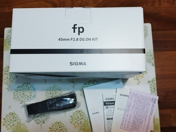 SIGMA fp 45mm F2.8 DG DN Contemporary キット、元箱 マニュアル、ストラップ、内箱、カメラとレンズ無し
