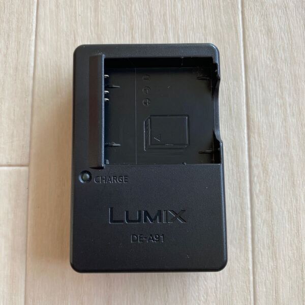 ●送料無料 Panasonic LUMIX DE-A91A パナソニック デジタルカメラ用 純正 充電器 バッテリー チャージャー C018