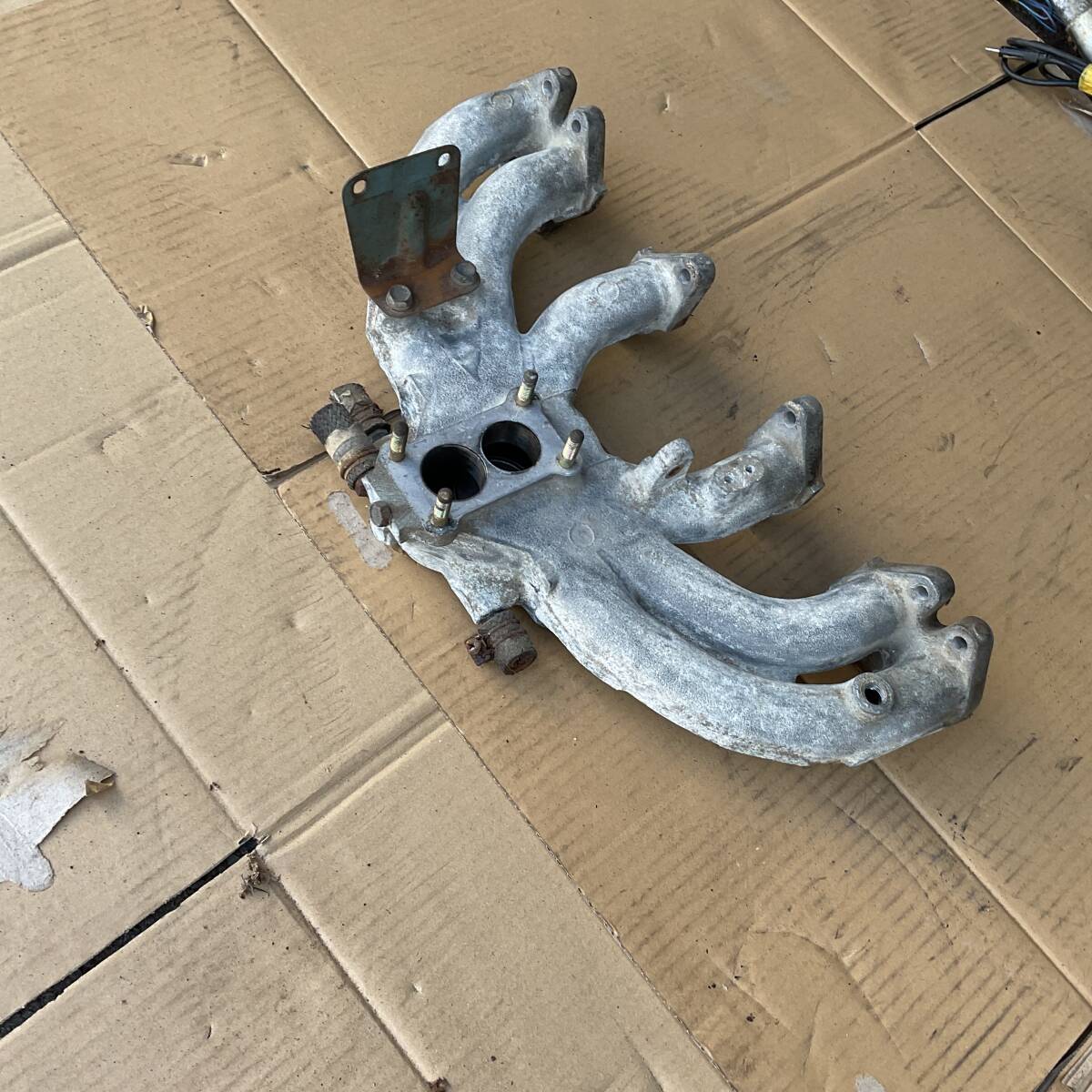  Nissan Gloria 2000HA30. впускной коллектор б/у ...