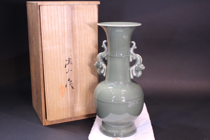 五】加藤渓山 作 『天龍寺青磁鳳凰盛花器』 共箱|日本の陶磁 五】加藤渓山 作 『天龍寺青磁鳳凰盛花器』 共箱|日本の陶磁