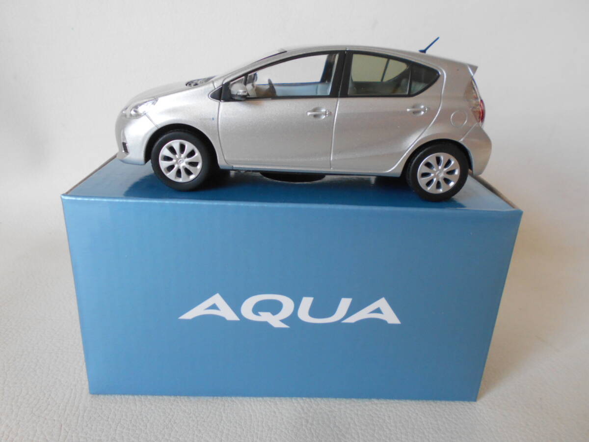 トヨタ　AQUA　アクア　ミニカー　③　1F7　 シルバーメタリック　銀色 トヨタ AQUA アクア ミニカー ③ 1F7 シルバーメタリック 銀色