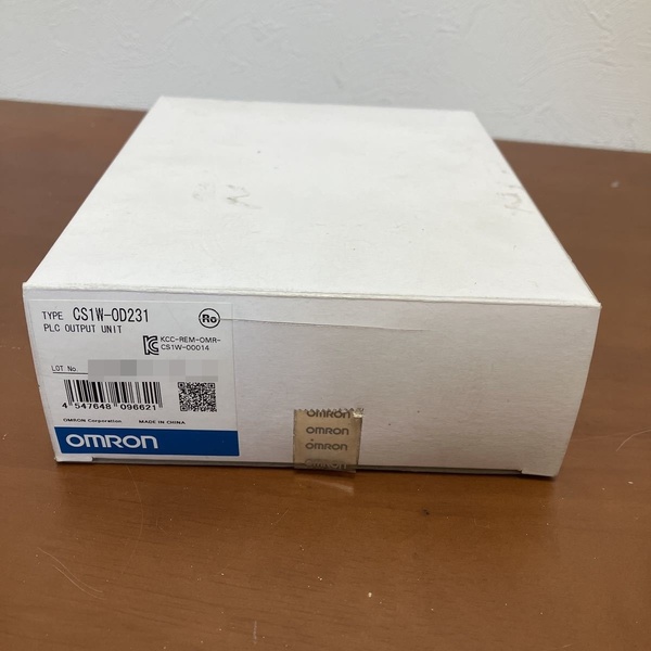 OMRON 箱開封済み 箱よごれあり 未使用 オムロン CS1W-OD231 出力ユニット