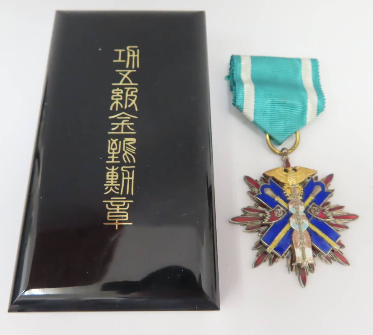 □功六級金鵄勲章□旧日本軍□勲章、金鵄章、箱付き、日本軍 □功六級金鵄勲章□旧日本軍□勲章、金鵄章、箱付き、日本軍