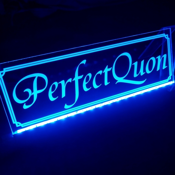 パーフェクト クオン⑥ フルカラーLED アクリルプレート UD 17 新型 ワンマン灯 トラック アンドン 安全窓 内装 ライト シガーソケット USB