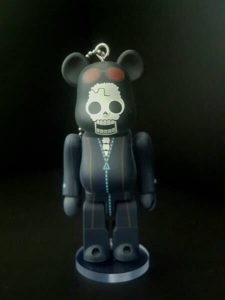 セブンイレブン限定 ワンピース OnePiece BE@RBRICK film gold ベアブリック ブルック 用台座