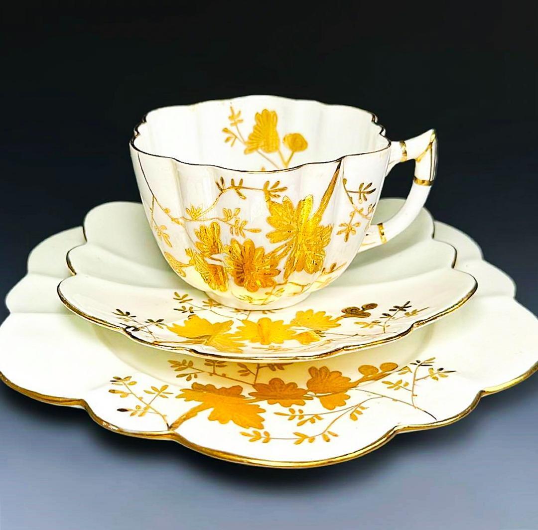 世界的に □19世紀 菊花装飾 シェリー)金彩 フォリー(ワイルマン 英国 工芸品