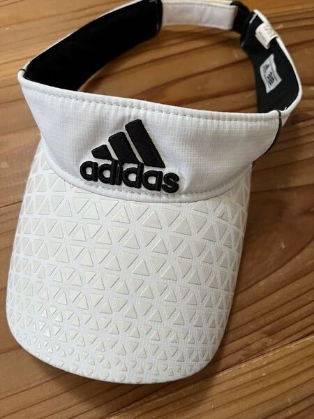 送料込み!adidas サンバイザー 白 ホワイト アディダス 柄 GOLF 帽子 ゴルフウェア スポーツウェア
