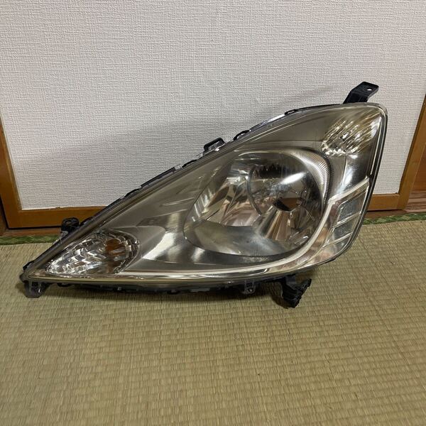 点灯OK GP2 フィット シャトル ハイブリッド 純正 HID ヘッドライト 左側STANLEY P6869 打刻 AE