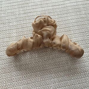 バンスクリップ ヘアクリップ 大きめ シフォン フリル ベージュ