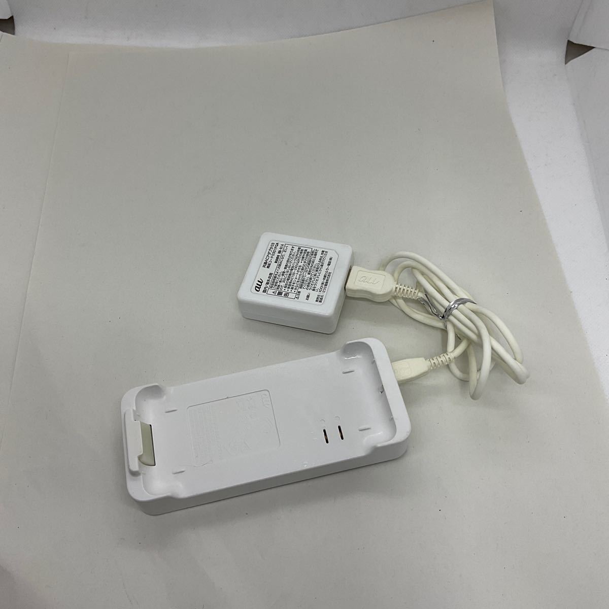 Yahoo!オークション -「au 卓上ホルダー」(ACアダプタ式充電器 Yahoo!オークション -「au 卓上ホルダー」(ACアダプタ式充電器