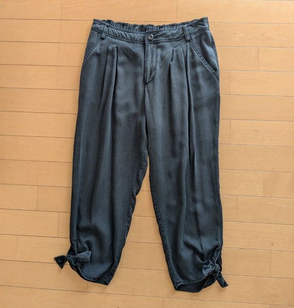 THEORIA 裾リボン テンセル 七分丈 半端丈 テーパードパンツ 褪せた黒 ペチパンツ