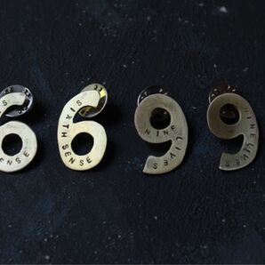 数字のピンバッジ 6と9