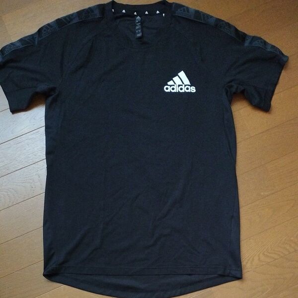 限定値下げ/美品!adidas黒ロゴプリントTシャツsizeO小さめです。 ブラック