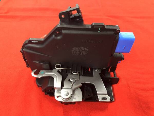 ポルシェ 997 ターボ 左ハンドル用 助手席(右側)ドアロック アクチュエータ 社外品 品番 3D1837016C