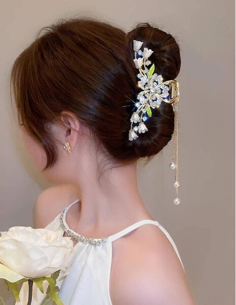 ★現品限り&新品★すずらん 花 ヘアクリップ バンスクリップ バレッタ ヘアアクセサリー ゴールド キラキラ 髪飾り