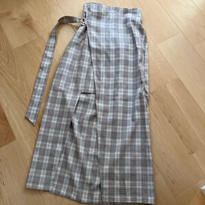 チェック柄巻きスカート
