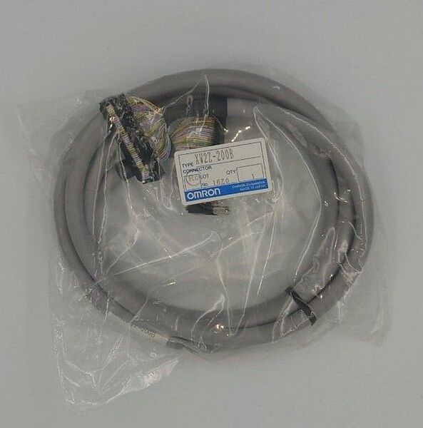 オムロン XW2Z-200B 【未使用】端子台ケーブル 【240929C】