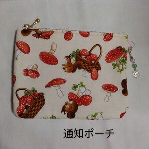 ★②通帳♪化粧ポーチ★リスとベニテングダケ♪ファスナーポーチ♪
