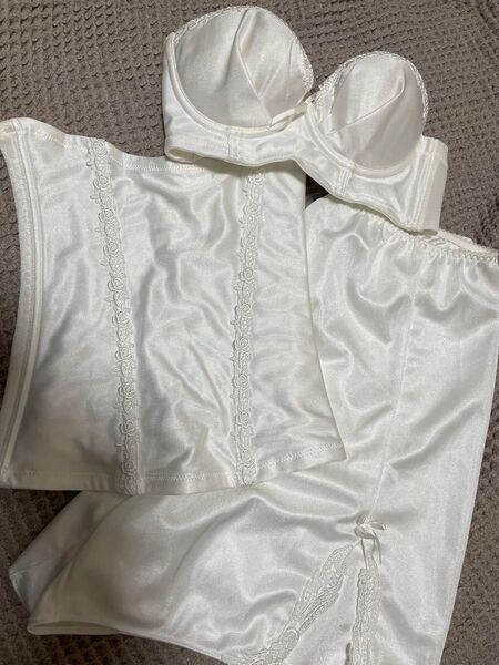 B65 ハグブライダル hugge bridal ブライダルインナー3点セット