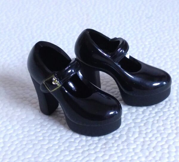 オビツ ヒール ストラップ シューズ 黒色◆ほぼ新品です