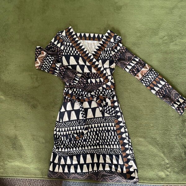 DIANE von FURSTENBERG 幾何学模様 ラップドレス 長袖