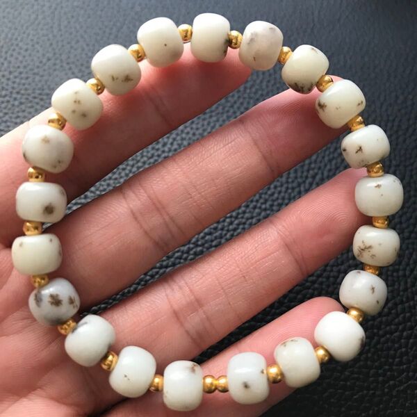 天然和田玉.糖白玉8*6mmブレスレット