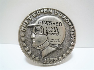 1977年 ビンテージ UEA FINISHER SILVER DOLLAR バイク モーター系 オフロード USA製 ピンバッヂ バッジ エンデューロ レース 5.2cm レア！