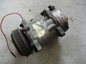 ■ルノー アルピーヌ V6 ターボ エアコン コンプレッサー 中古 Alpine RENAULT V6 Turbo Air Conditioner Compressor■