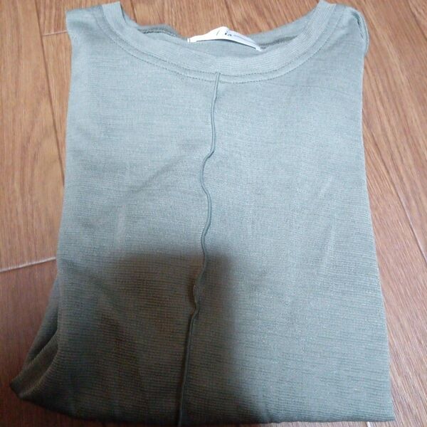 Tシャツ、カットソー、プルオーバー、シャツ、インナー、トップス