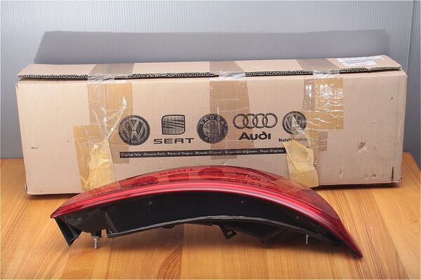 〓中古〓Audiアウディ Q3 8U 左 テールランプ 8U0 945 093 A #C07