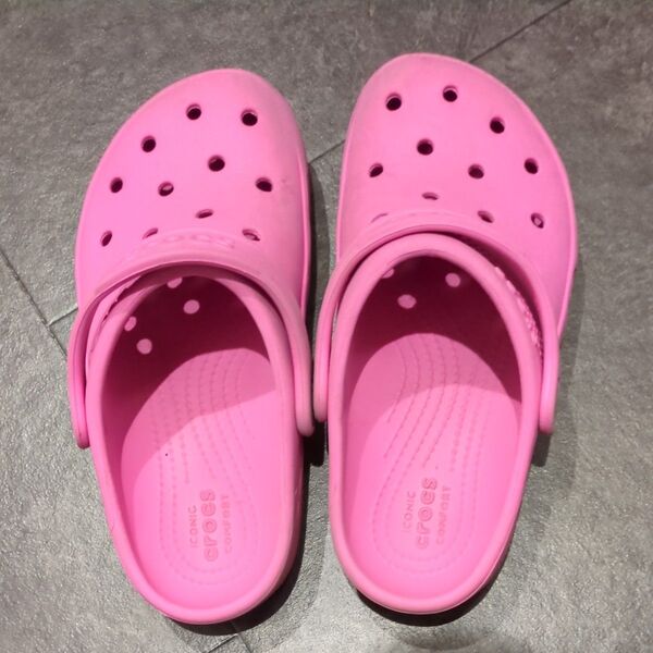 crocs