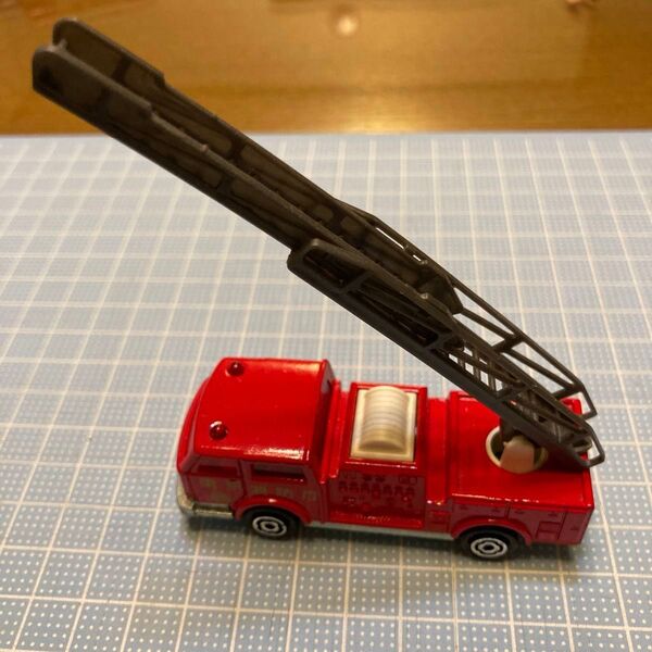 東京消防庁 のびるハシゴ車 マジョレット majorette POMPIER ECH1/100 No.207 ミニカー 赤