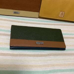 ハッシュパピー Hush Puppies② 未使用・美品 二つ折 長財布 グリーン