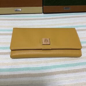 ハッシュパピー HushPuppies③ ホック付き被せタイプ 長財布 ベージュ
