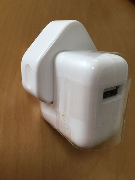 【新品】iPhone, iPad or iPod 充電器 海外用BFタイプ