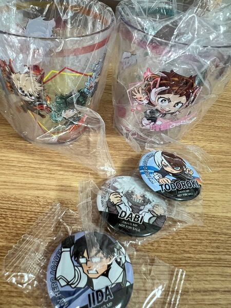 くら寿司 おまけ 僕のヒーローアカデミア グラス2点、缶バッチ3点 非売品