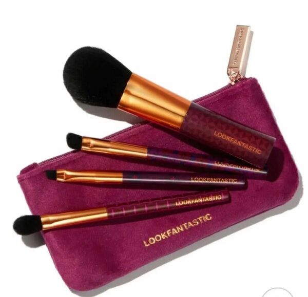 LOOKFANTASTIC 4ピースメイクアップブラシセット&ベルベットポーチ