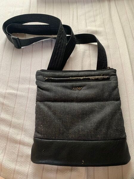 Armani ショルダーバッグ 黒 合成皮革 布地 約26cm x 24cm