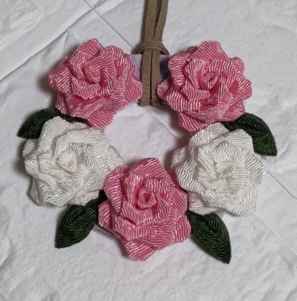 つまみ細工 薔薇のペンダント