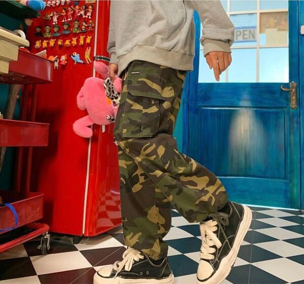 カーゴ パンツ ワイドボトムス テーパードパンツ 迷彩柄 カモフラージュ柄 カーキ