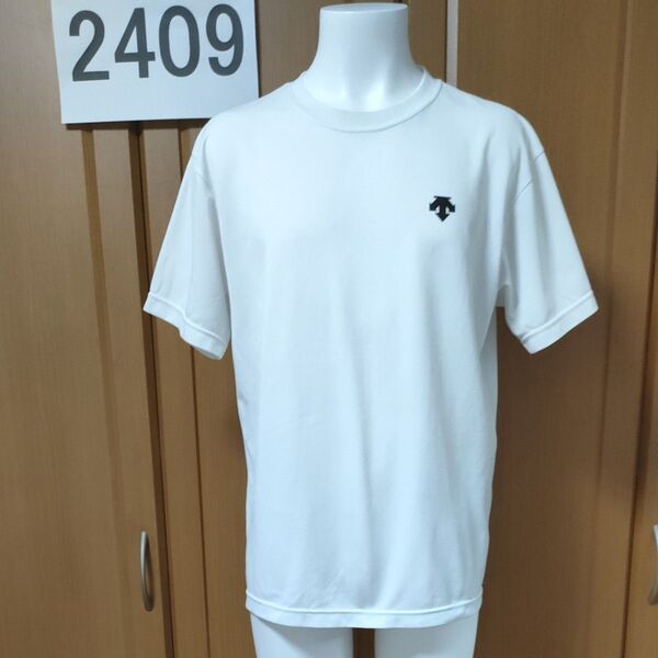 デサント半袖TシャツL ホワイトボディに胸ブラックロゴマークのシンプルデザインがいい!吸汗速乾スポーツウエア素材