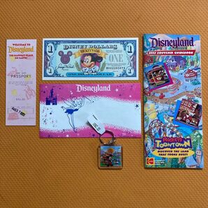 Disney dollars 65周年 キーホルダー ガイドブック