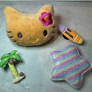 日焼け キティ 新品 かわいいジビッツ クロックスアクセサリー4個セット 女の子男の子