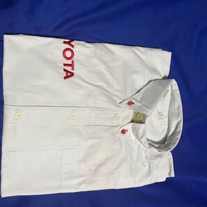 【値下げします】TOYOTA自動車半袖半袖上衣(サイズLL)背中のTOYOTAの赤文字がカッコいいです。ユニフォーム